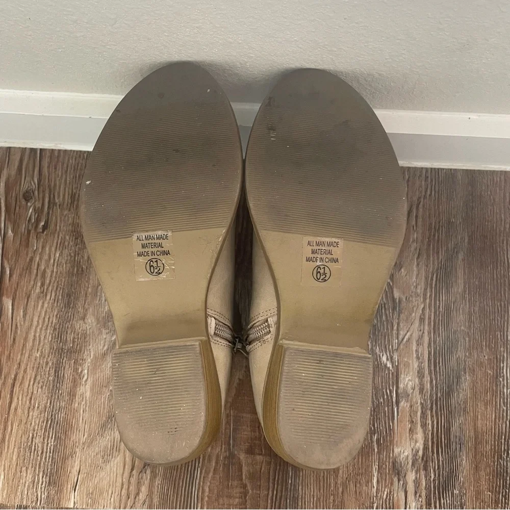 Soda Women's Mug Round Toe Tan Faux Leather Western Ankle Bootie shoes Size 6.5 - Picture 10 of 11
